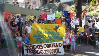 Crianças dos Cajuns Consolação e Jaburu na campanha contra o trabalho infantil