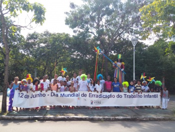 Crianças do Cajun Nova Palestina na campanha contra o trabalho infantil