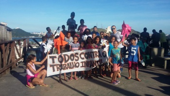 Crianças do Cajun no Mirante do Romão na campanha contra o trabalho infantil