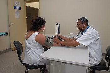 Atendimento Médico na Unidade de Saúde de Maria Ortiz