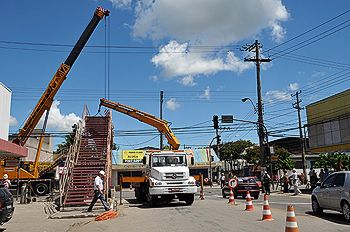 Retirada Passarela Avenida Fernando Ferrari