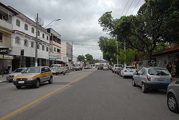 Avenida Presidente Costa e Silva em Bairro República