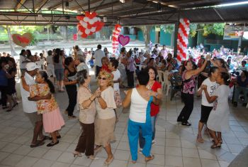 Comemoração do dia das mães idosos