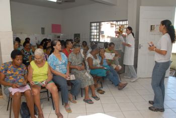 Ação educativa com famílias carentes atendidas pelos Vicentinos