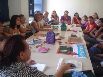 Curso de artes manuais na casa porto