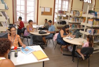 Biblioteca Adolpho Poli Monjardim