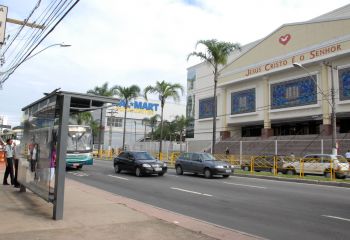 Ponto Ônibus na Reta da Penha em frente a Igreja Universal no sentido Centro Jardim da Penha