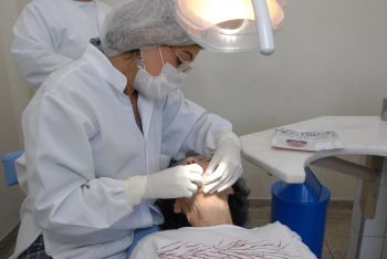 Atendimento odontológico em unidade de saúde