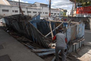 Demolição de imóveis da Avenida Fernando Ferrari