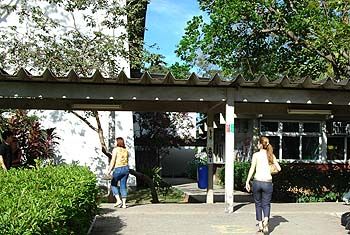 Alunos no campus da Ufes