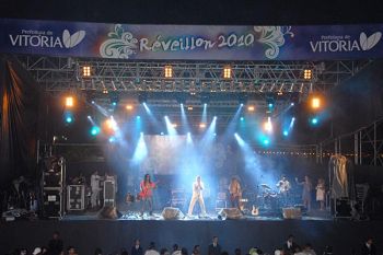 palco com show no Reveillon 2010