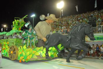 Carro alegórico da Escola de samba Barreiors