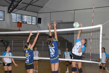 Vôlei Feminino de Santos se reabilita no Paulista com vitória