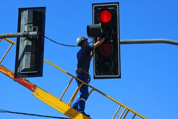 Semáforo na Avenida Sarafim Derenze