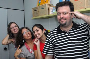 Quatro professores (Elizangela, Diolira, Stela e Flávio) são premidos com projeto Mãos Tagarelas