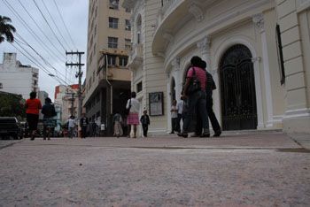 Calçada do Teatro Carlos Gomes