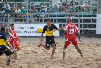Jogo de abertura do 29º Campeonato Municipal de Futebol de Areia