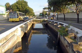 Valão na Avenida Leitão da Silva