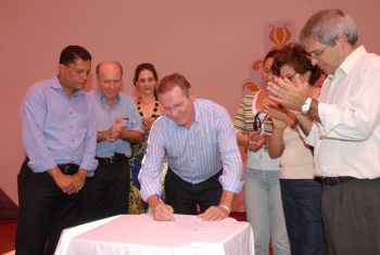 Comemoração dos 459 anos de Vitória no Parque Moscoso _ assinatura da Comenda