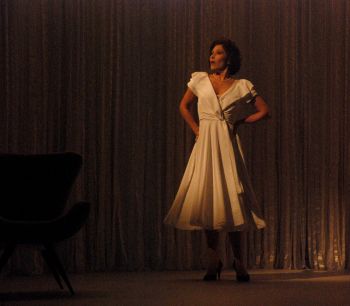 Beth Goulart na peça Simplesmente Eu - Clarice Lispector