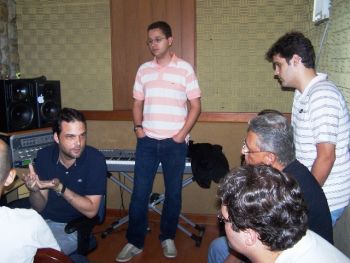 Reunião sobre gravação do CD do Festival Vitória em canto