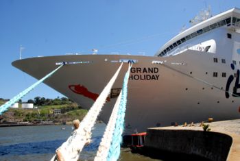 Navio Grand Holiday atracado no Porto de Vitória