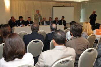 Público assiste a apresentação do Projeto do novo Centro de Convenções