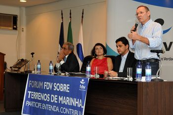 Prefeito João Coser em audiência Pública sobre Terreno de Marinha na FDV
