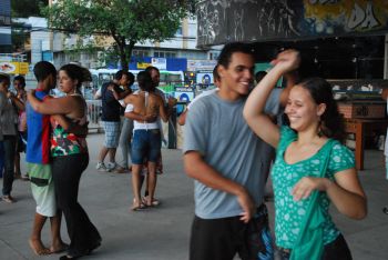 Jovens de Vitória participam de oficina de forró no Centro de Referência da Juventude