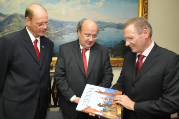 Prefeito João Coser em audiência com o Embaixador da Austria Hans Peter Glauzer