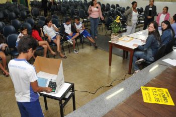 João Coser confere Eleições de Diretores em Escolas da Rede Municipal