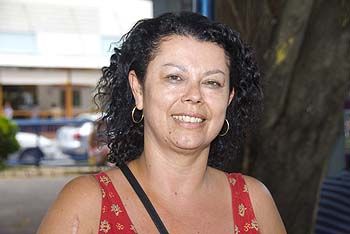 Carla Gusmão, moradora da Rua Paschoal Del Maestro em Jardim Camburi será mão única