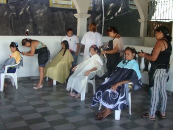 mulheres contando cabelo na poligonal 1