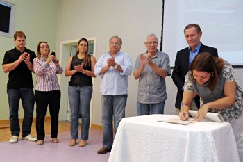 Assinatura da Ordem de Serviço CMEI Tereza Cristina Costa Brandão