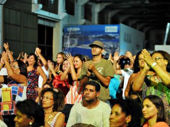 Público no show da Nana Caymmi na Estação Porto