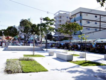 Entrega da Reforma da Praça Mário Elias da Silva em Jardim Camburi