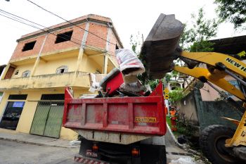 Funcionários da PMV no mutirão contra dengue no bairro Goiabeiras