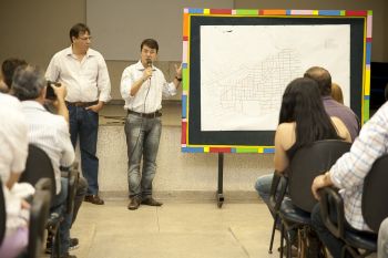 Reunião de Moradores para decidir a mudança de ruas em Jardim Camburi
