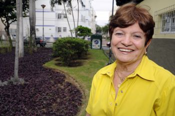 D. Vera Nancy Borges cuida da praça onde mora em Jd da Penha e da Coleta Seletiva