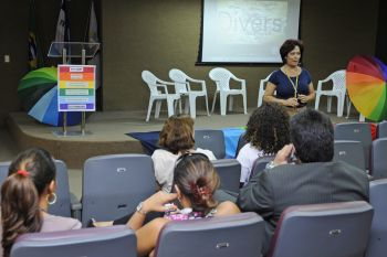Abertura de atividades no Dia Internacional no Combate À Homofobia no auditório da SEMCID