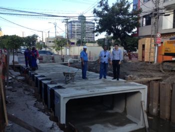 Inspeção das obras de macrodrenagem na Rua das Palmeiras, em Itararé