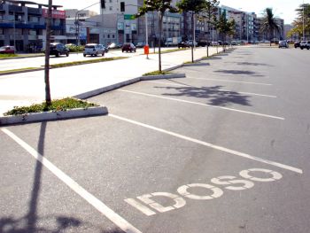 Vaga de estacionamento exclusivo para idoso