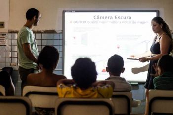 Oficina de Fotografia do projeto Caieiras de Cantos e Encantos em Parceria com EMEF Eliane Rodrigues