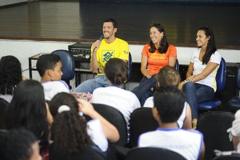Visita dos jogadores de vôlei a EMEF Marechal Mascarenhas de Moraes
