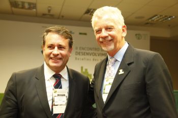 Prefeito Luciano Rezende ao lado José Fortunati