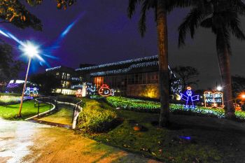 Iluminação e Decoração de Natal na Prefeitura de Vitória
