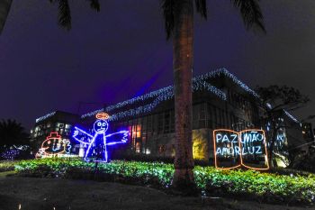 Iluminação e Decoração de Natal na Prefeitura de Vitória