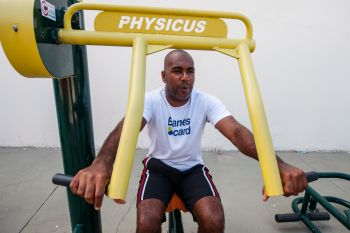 Academia de musculação na praça de Goiabeiras