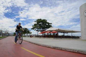 Quiosque da praia de Camburi