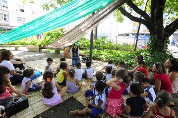 Atividades com crianças da rede municipal de educação no Parque Moscoso